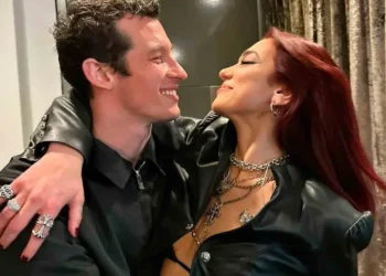 ¿Dua Lipa a punto de casarse? Es captada con hermoso anillo