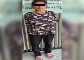 Detienen a mujer que ahogó a su hijastro de 5 años