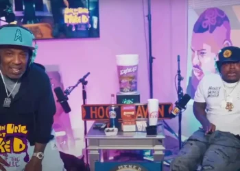 Rapero dispara arma en programa en vivo