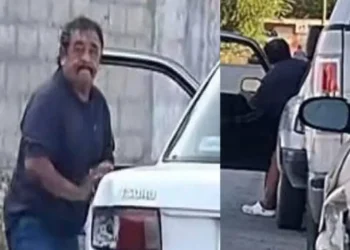 Hombre se desnuda y enseña partes intimas a adolescente