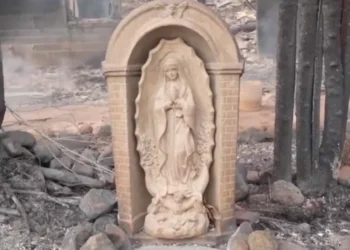 Estatua de la Virgen de Guadalupe queda intacta tras incendio