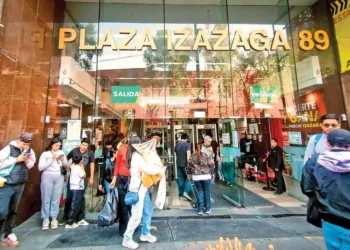 El cierre de Plaza Izazaga 89 afecta a comercios cercanos