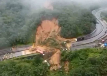 En Brasil, deslizamientos de tierra dejan al menos 7 muertos, incluidos varios niños
