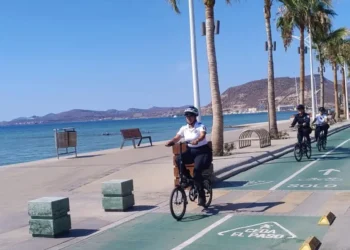 Detenida por tomarse fotos desnuda en malecón de La Paz