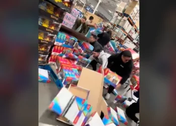 Enloquecen en Costco por cartas de Pokémon