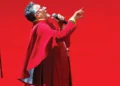 Fito Páez conquista corazones en México; el Zócalo se rinde ante él