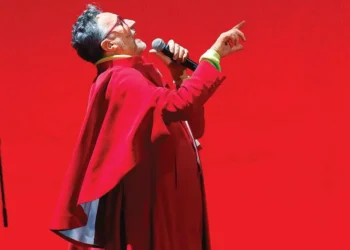 Fito Páez conquista corazones en México; el Zócalo se rinde ante él