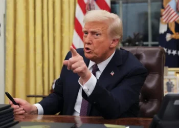 Trump podría poner aranceles del 25% a México y Canadá a partir febrero