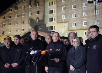 76 muertos por incendio de hotel en Turquía