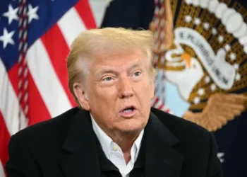 Trump visita la California tras incendios forestales