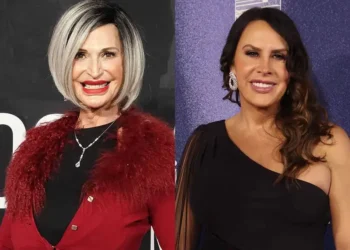 Alejandra Bogue dice que Karla Sofía Gascón, no la representa