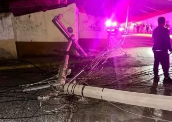 Trabajadores de limpia borrachos dejan sin luz a comunidad