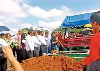 Sepultan a periodista asesinado en Tabasco