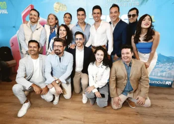 Alistan estreno del musical ‘La chica del bikini azul’