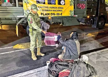 El Ejército distribuye cobijas a personas vulnerables como parte del Plan DN-III-E