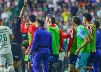 Técnico de Chivas patea a James Rodríguez