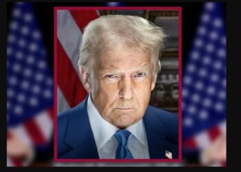 Trump muestra su retrato oficial para el segundo mandato