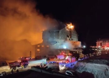 Incendio en estación de esquí en Turquía causa 66 muertes