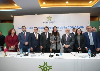 Gobernadora Libia Dennisse asiste a sesión del Consejo Directivo Nacional de la CONCAMIN
