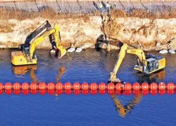 Aprobaron arrestar migrantes en templos y escuelas, eliminando las políticas de ‘santuario’