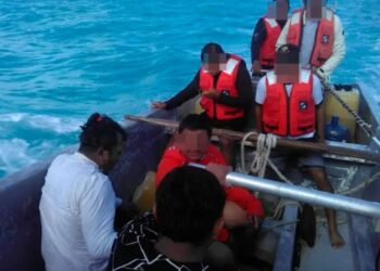 Semar salva a cuatro náufragos en Yucatán