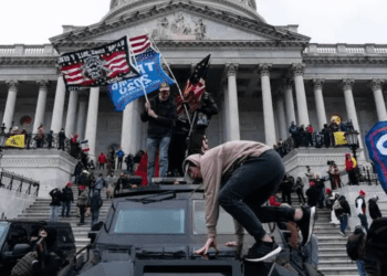 Indultados por asalto al Capitolio de Estados Unidos agradecen a Trump