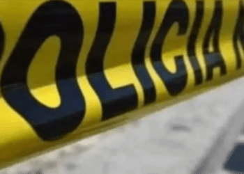 Policía abate a hombre que tenía como rehenes a su propia familia