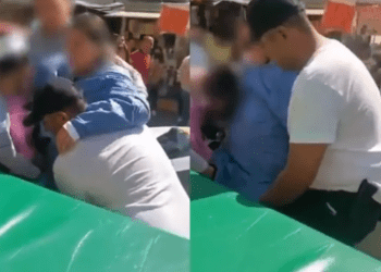 En CDMX, un policía y enfermeras ayudan a mujer que está dando a luz en la calle