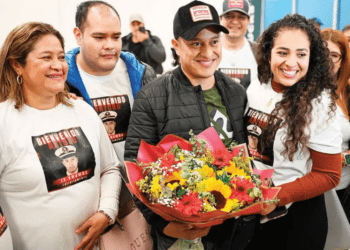 Luego de 14 meses secuestrado, marino mexicano vuelve a casa