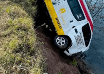 Vehículo de pasajeros se accidenta en Hidalgo; era conducido por adolescente de 16 años