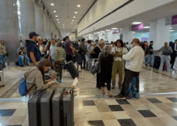 Banco de niebla afecta las operaciones en AICM