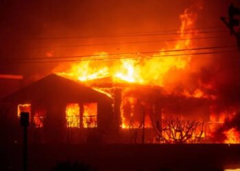 Incendios incontrolables continúan arrasando Los Ángeles