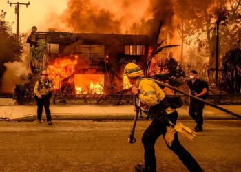 Sheinbaum envía apoyo y solidaridad a afectados por incendios en California