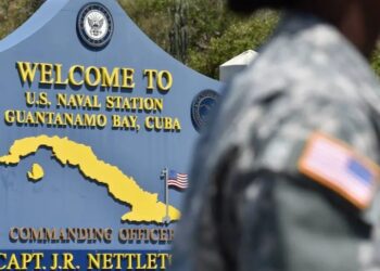 ¿Es legal que Trump mande a 30 mil migrantes a Guantánamo?