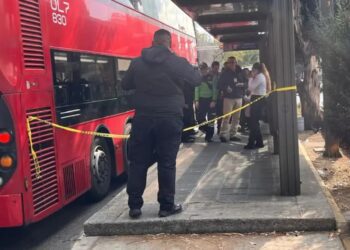 Muere una abuelita en el Metrobús de la Línea 7 en CDMX