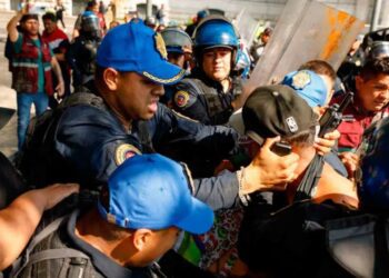 Detienen a 3 en operativo antiambulantes en la Alameda