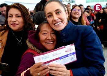 Sheinbaum entrega tarjetas de Pensión Mujeres Bienestar en Zinacantepec
