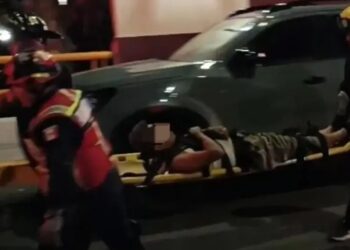 Roba laptops de sus hijos para pagar en un bar