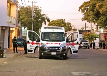 Ataques en Sinaloa no cesan; paramédicos son golpeados en Culiacán