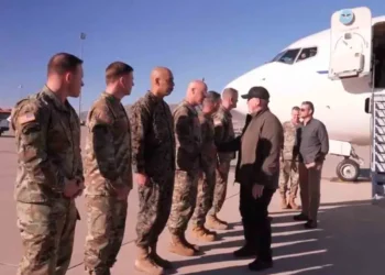 Jefe del Pentágono visita la frontera con México