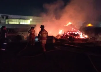 Incendio en empresa moviliza Protección Civil en Nuevo León