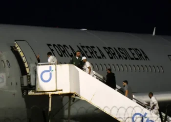 Nuevo avión con 111 deportados llega a Brasil