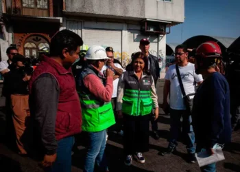 Brugada promete apoyo a locatarios tras incendio