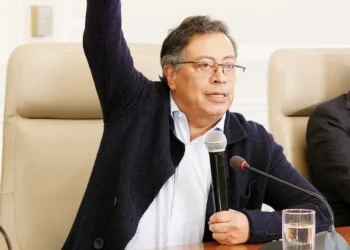 Petro pide renuncia a todo su gabinete