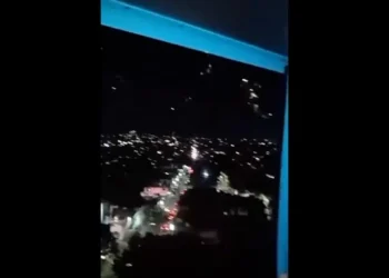 Usuarios atrapados en la Línea 2 del Cablebús