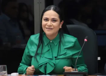 Entrega de tarjetas Bienestar Paisano a migrantes deportados