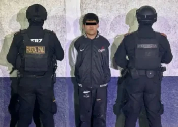 Cae con más de 100 dosis de droga y un arma de fuego