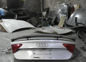 Aseguran 16 toneladas de autopartes en Iztacalco