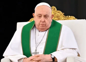 El Papa seguirá hospitalizado