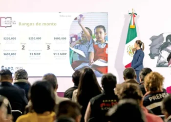 Anuncian recursos para 74 mil escuelas